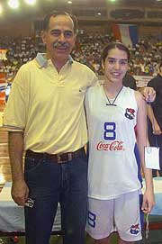 Claudia junto-a-ito-su padre